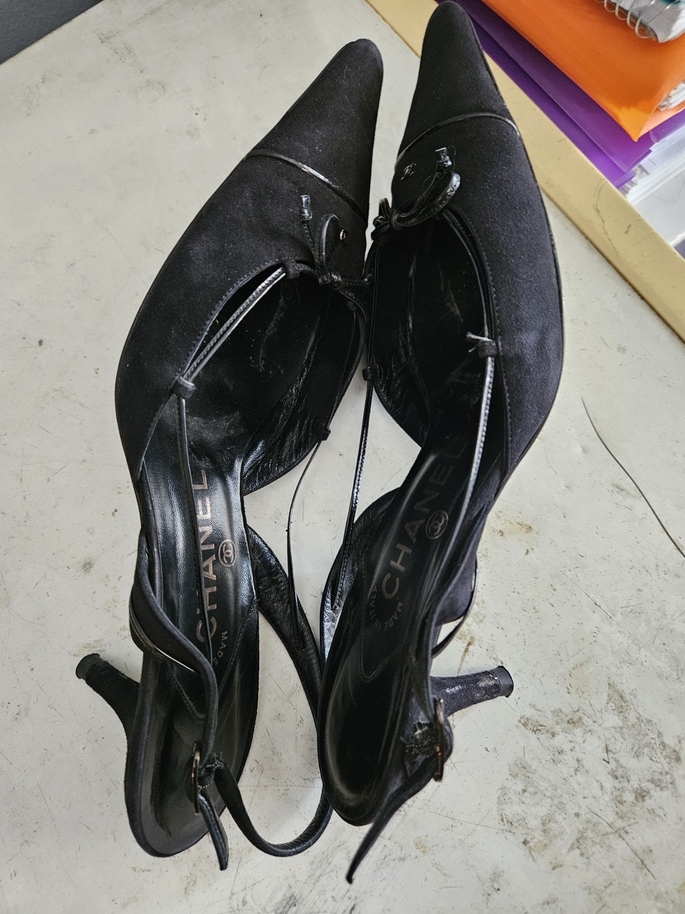 CHANEL Black Pointed-Toe Slingback Pumps